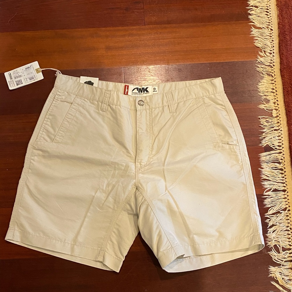 Men’s Mountain Khaki shorts